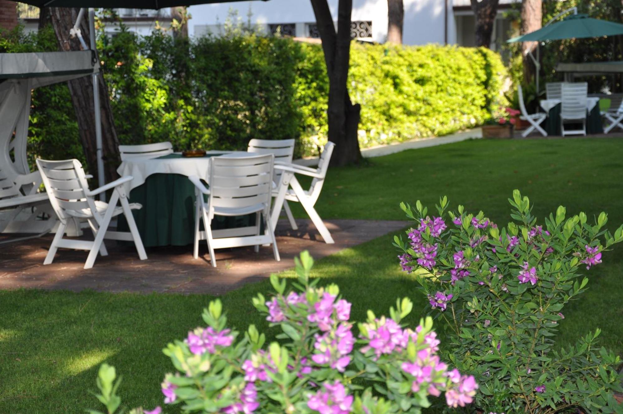 Hotel Etruria Forte dei Marmi Buitenkant foto